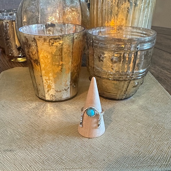 *FREE GIFT GIVEAWAY** NEW silvery faux turquoise ring, antler design
size 6.0 - Picture 2 of 4